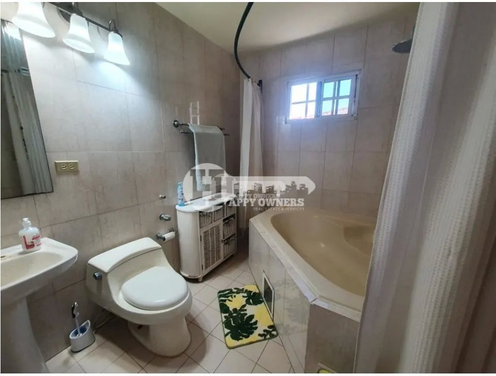 Se vende o alquila casa en villas del golf, chitré