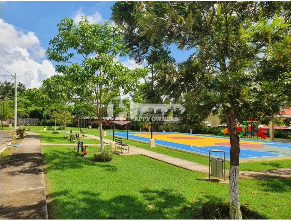 Se vende o alquila casa en villas del golf, chitré
