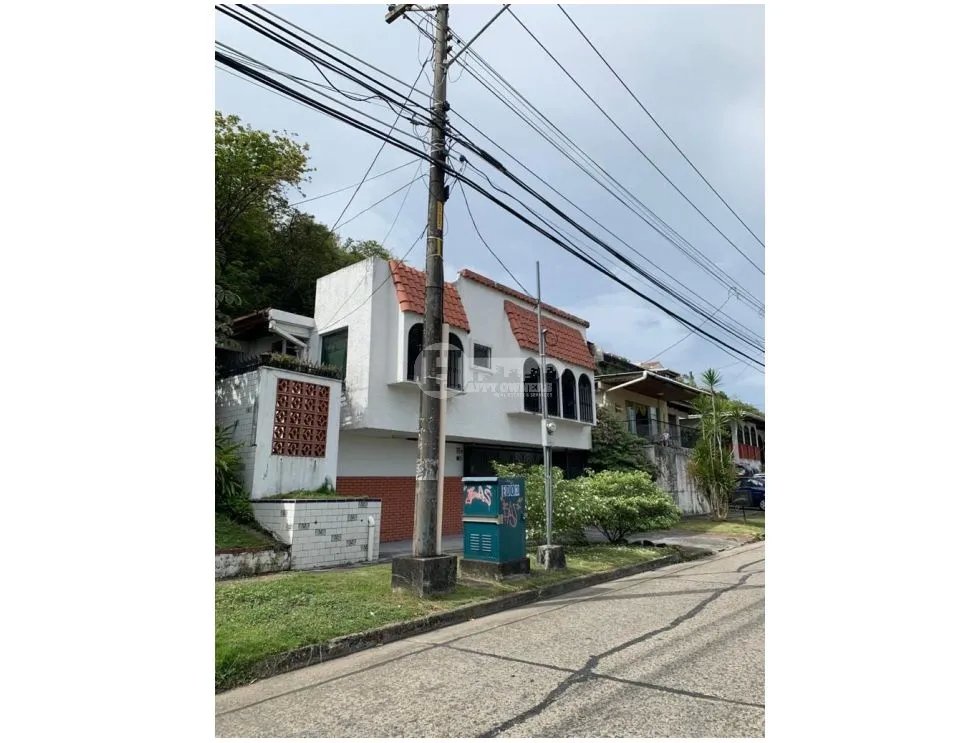 Se vende casa tipo chalet en betania