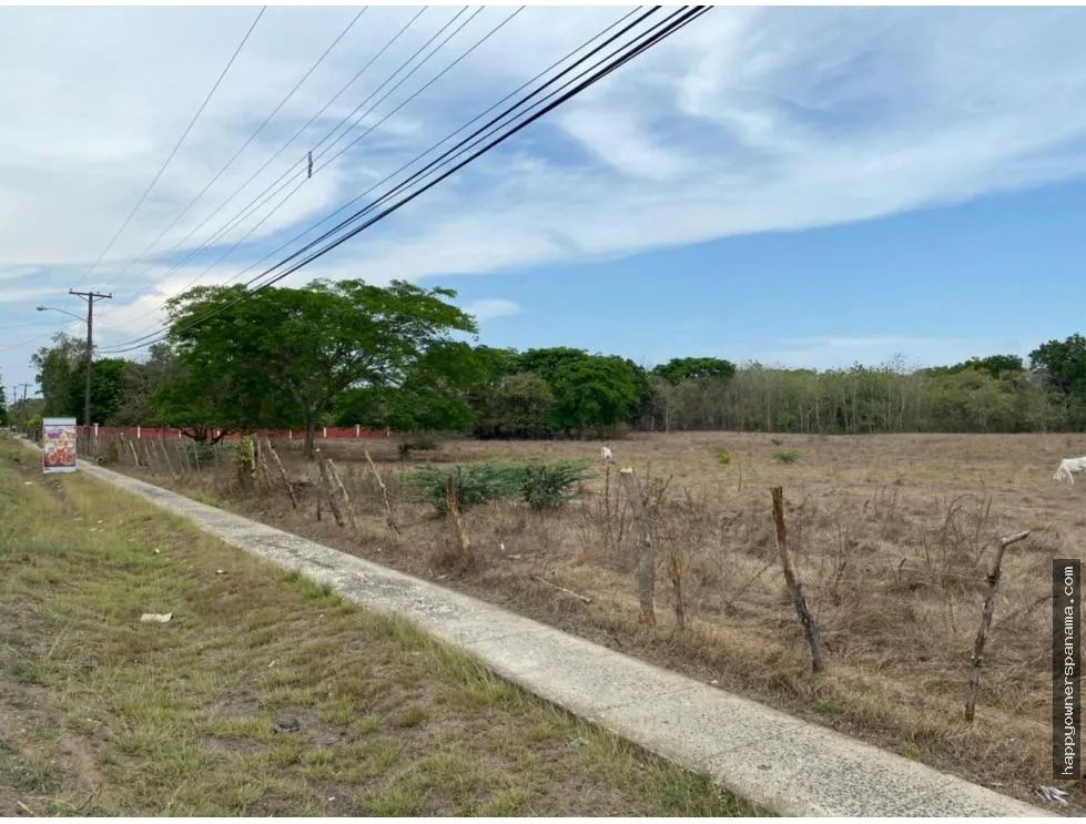 Venta de terreno comercial en las tablas.