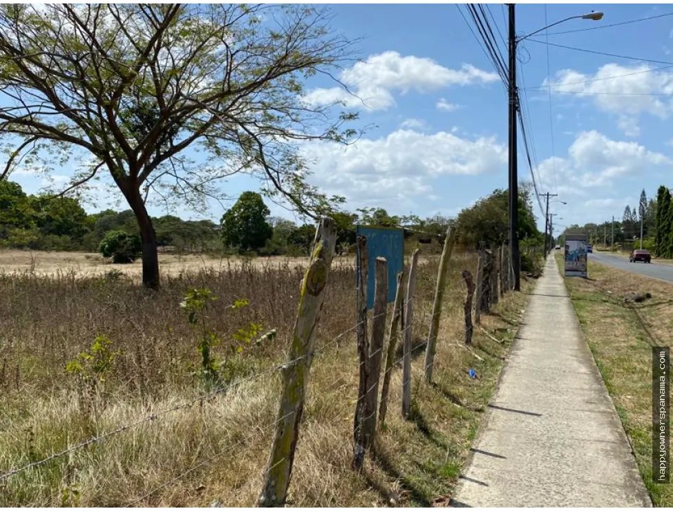 Venta de terreno comercial en las tablas.