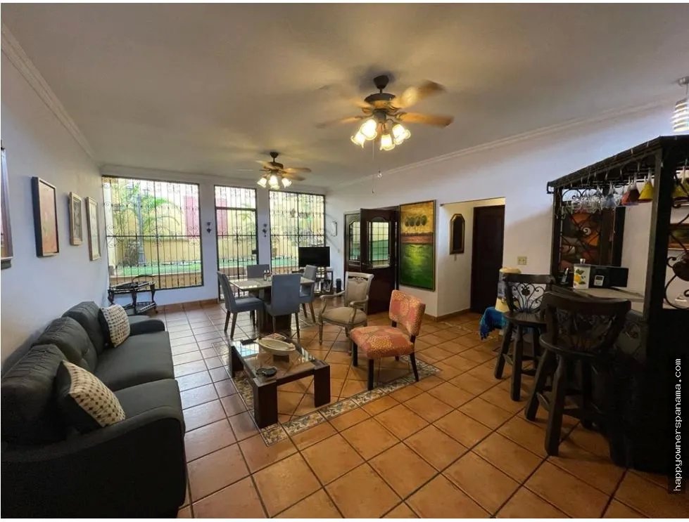 Venta de casa de en hato pintado, pueblo nuevo.