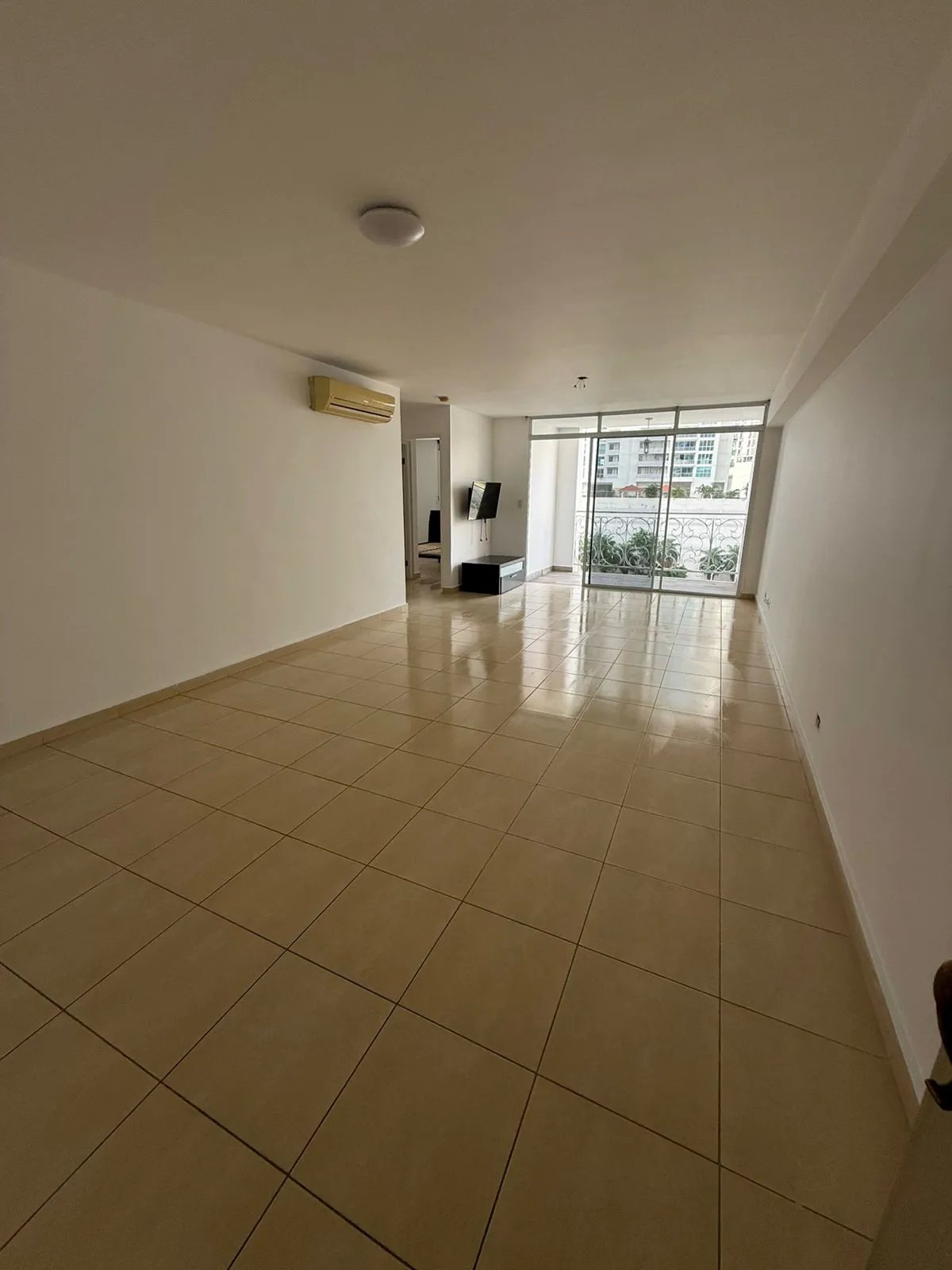 Se vende apartamento en punta pacifica san francisco.