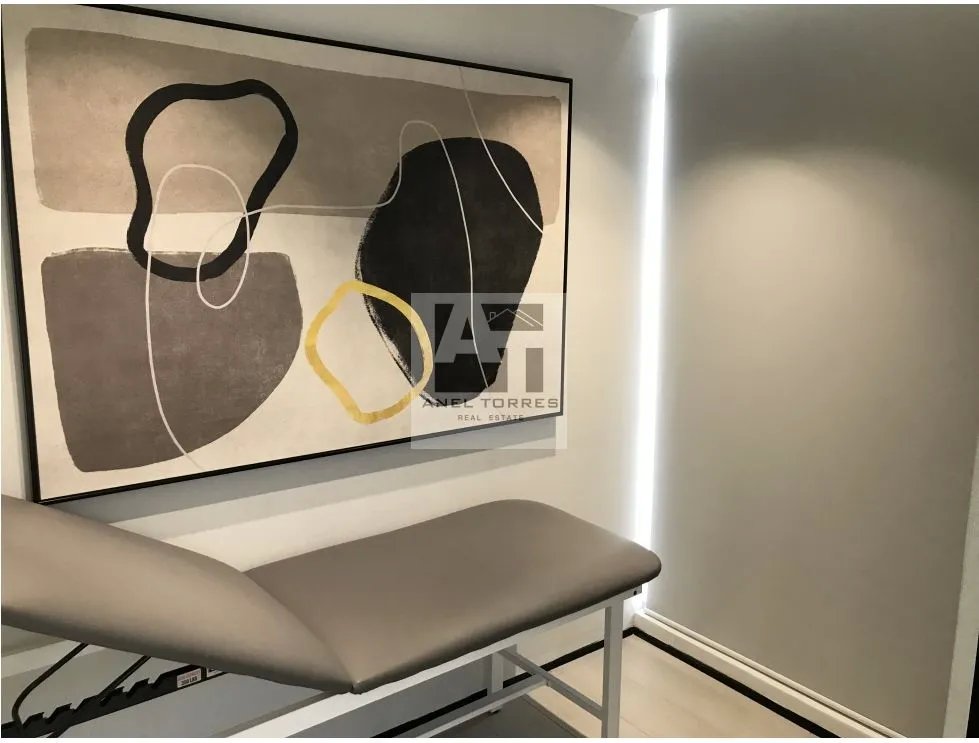 Se vende consultorios medicos en via españa.