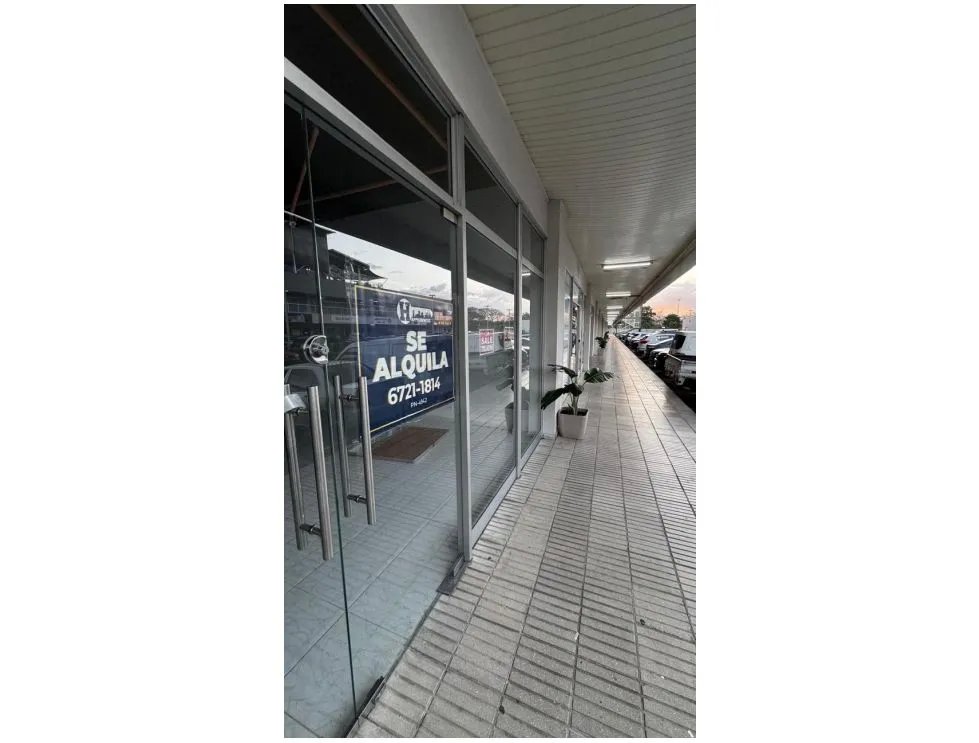 Se vende/alquila local comercial en plaza costa sur  324 m²