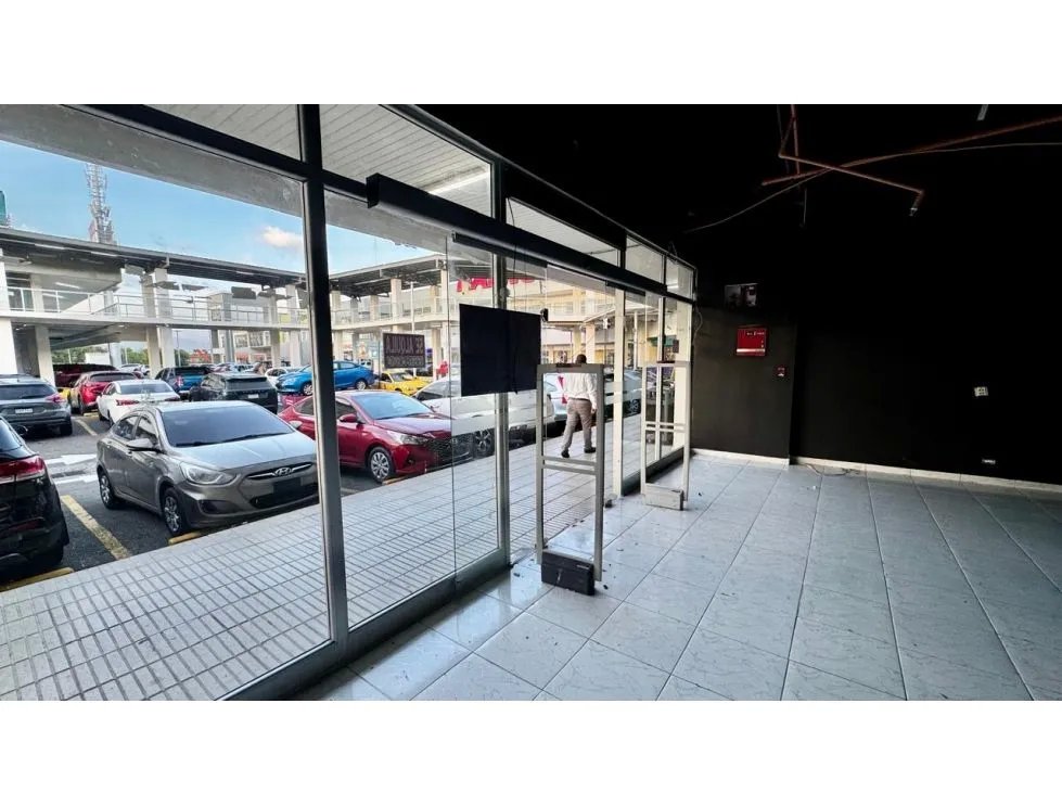 Se vende/alquila local comercial en plaza costa sur  324 m²