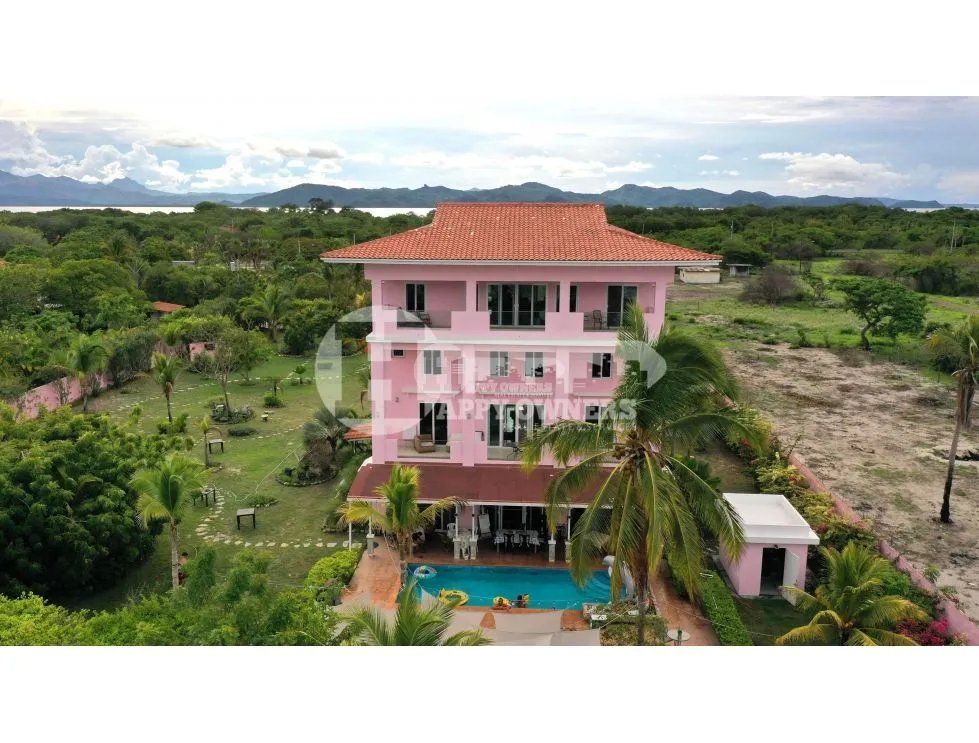 Venta de villa privada frente al mar, punta chame.