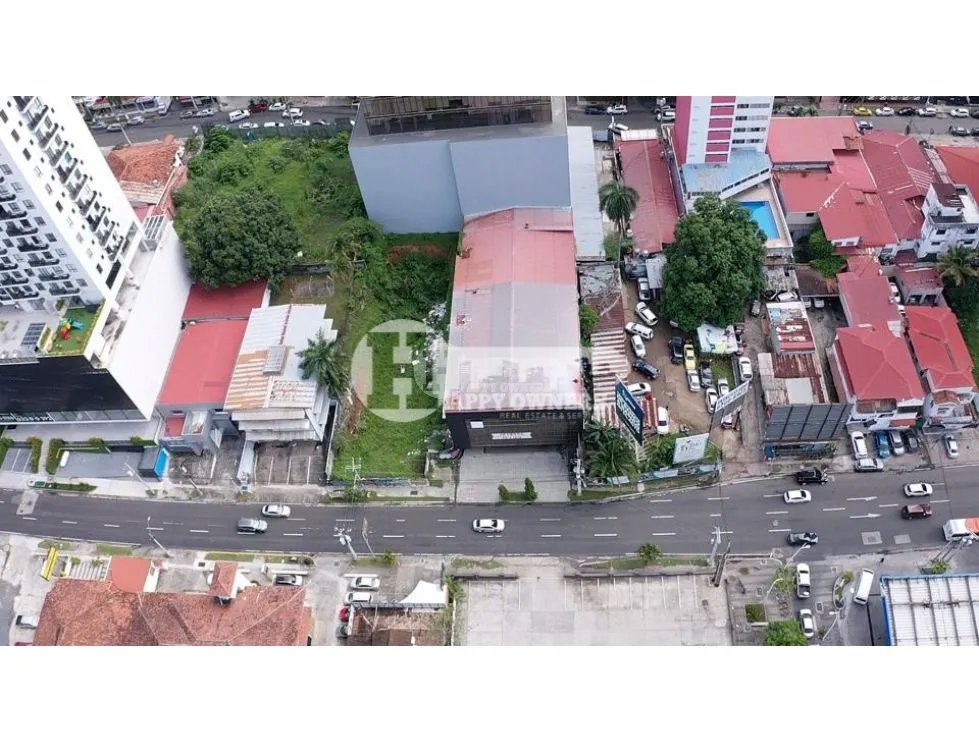 Se vende edificio en calle 50, vía principal.