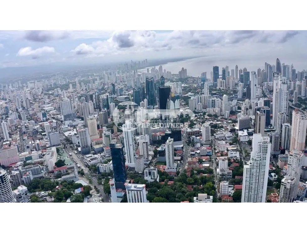 Se vende edificio en calle 50, vía principal.