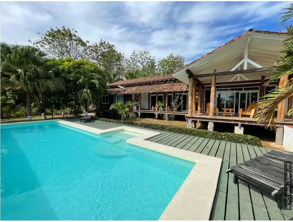Vendo villa de lujo frente al mar en destiladeros, pedasi.
