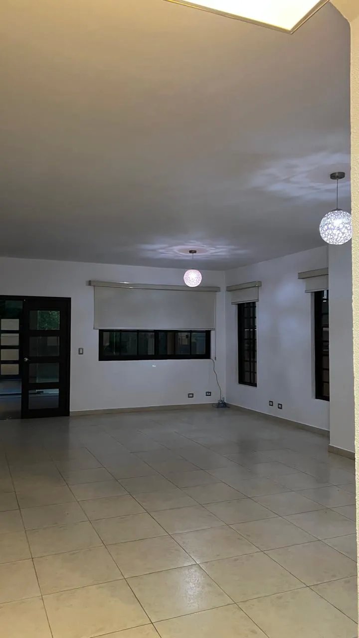 Venta de casa de 2 niveles en el doral, costa sur