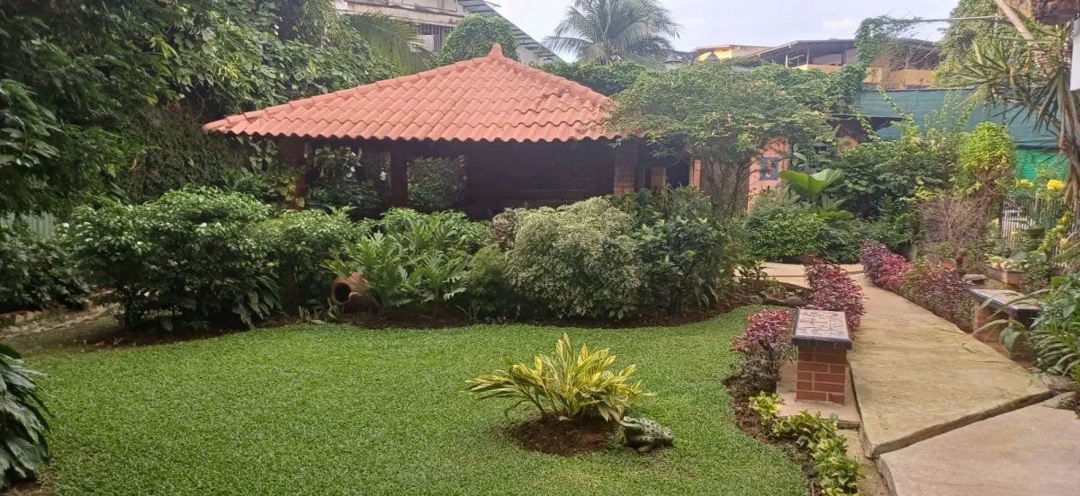 Casa comercial en venta cercana a vía transísmica.
