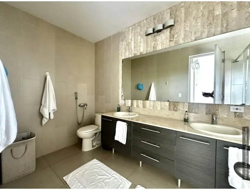 Venta de casa con piscina en cocoli