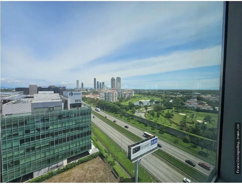 Venta de terreno en santa maria business district