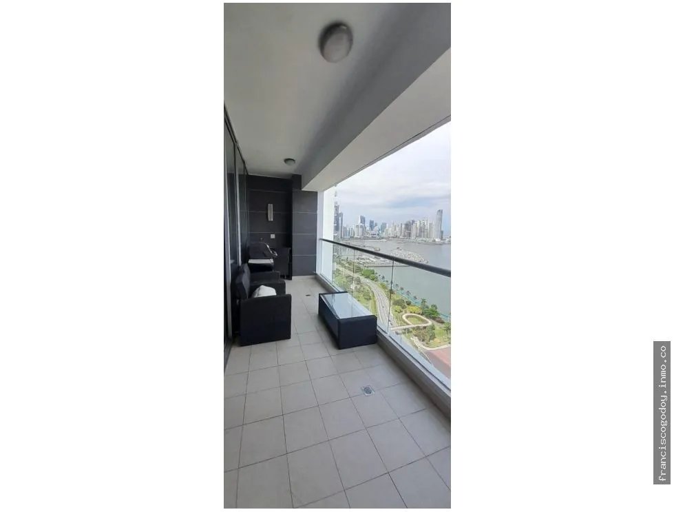 Venta de apartamento con vista al mar  avenida balboa