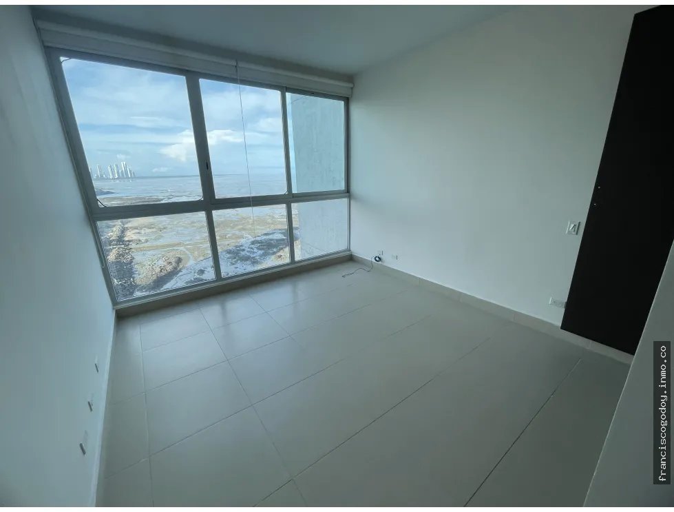 Venta de apartamento frente al mar en punta pacífica