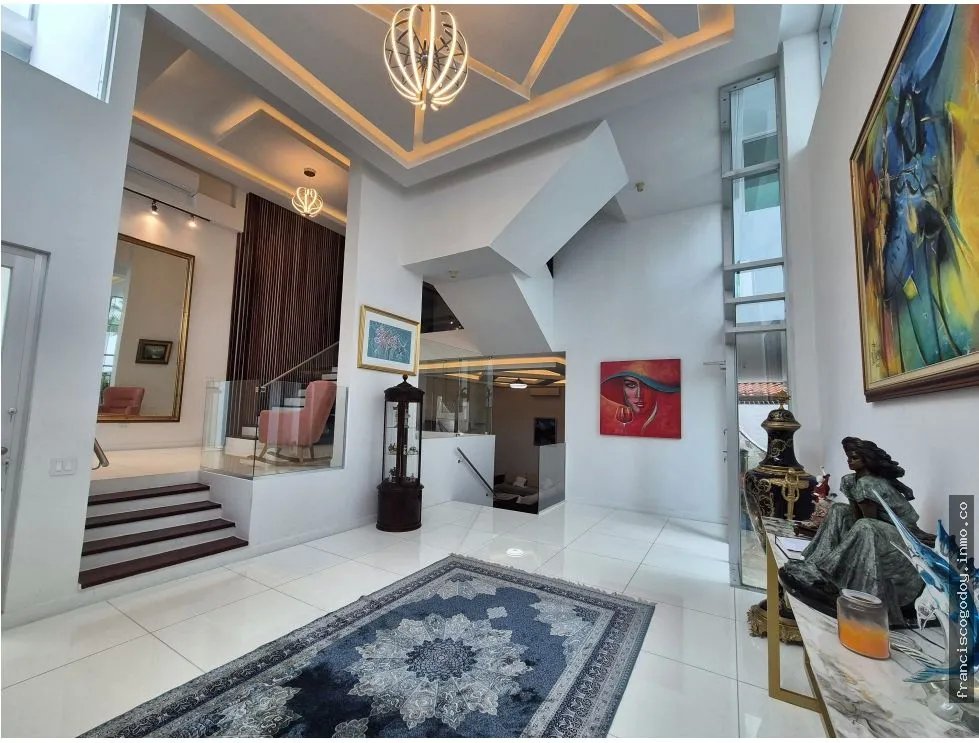 Venta de residencia en altos del golf