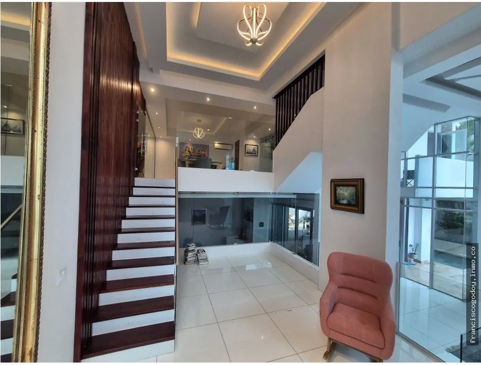 Venta de residencia en altos del golf