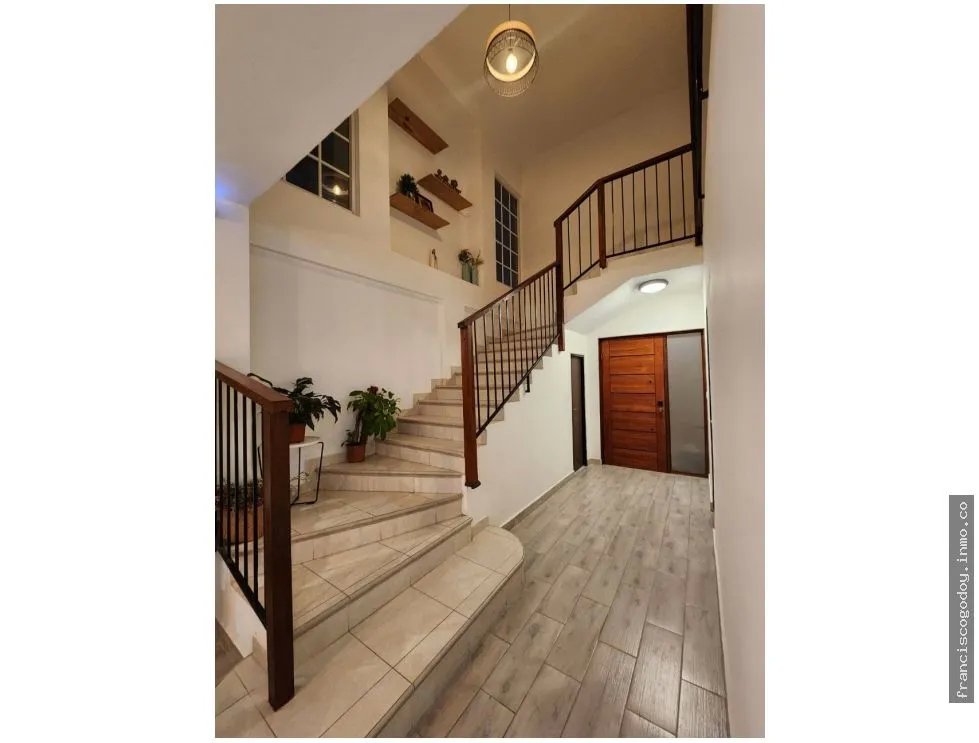 Casa a la venta en barriada cerrada en villa valencia, costa sur