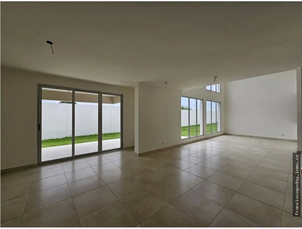 Venta de casa en villa sur, costa sur