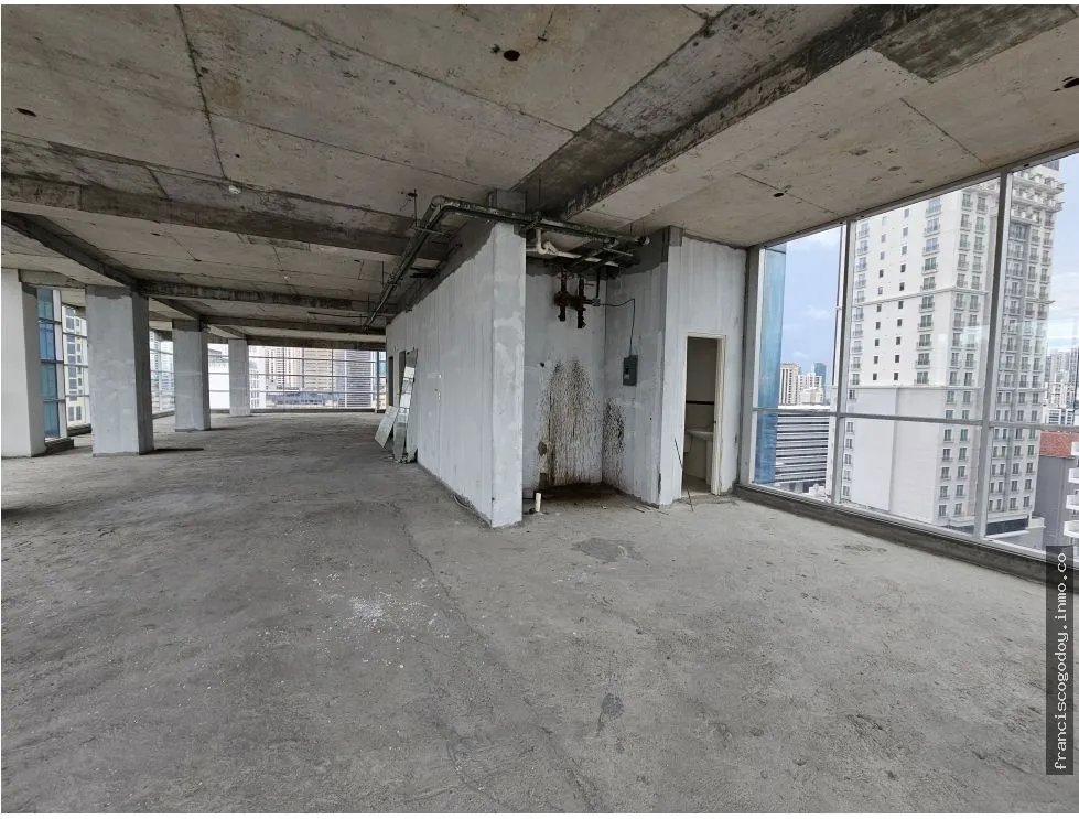 Venta de oficina en calle aquilino de la guardia