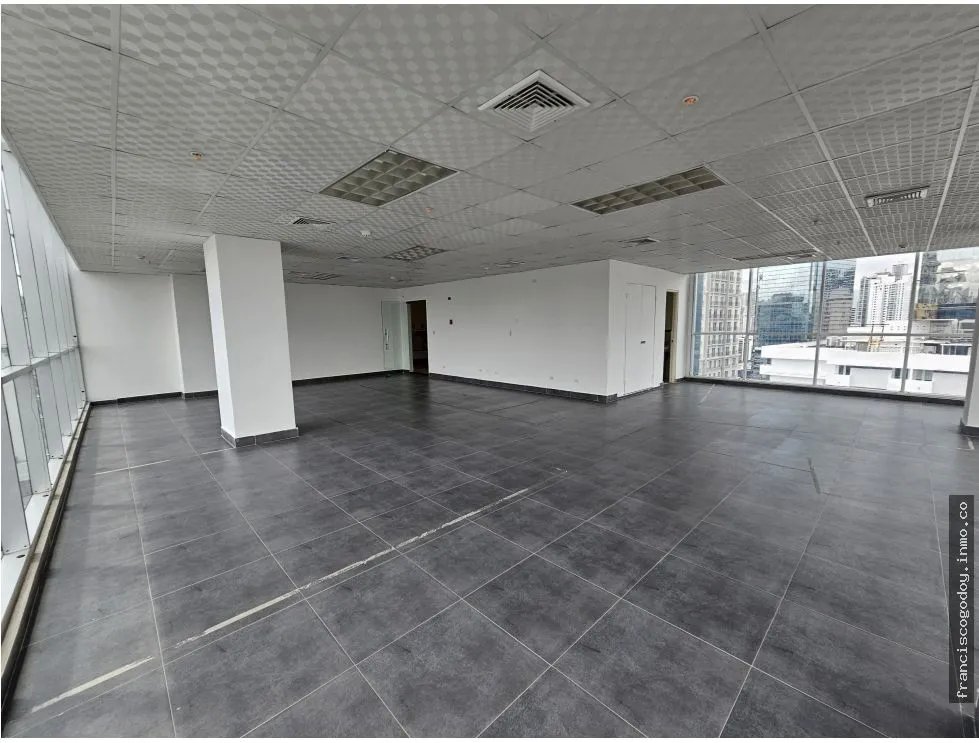 Venta de oficina en calle aquilino de la guardia