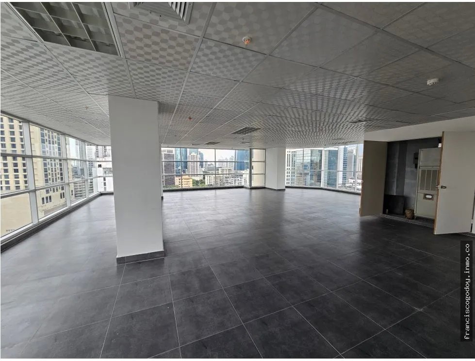 Venta de oficina en calle aquilino de la guardia