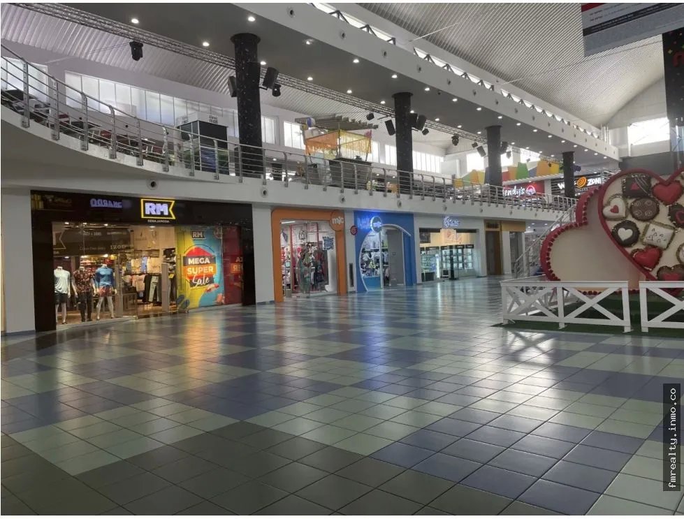 Se vende local comercial en albrook mall