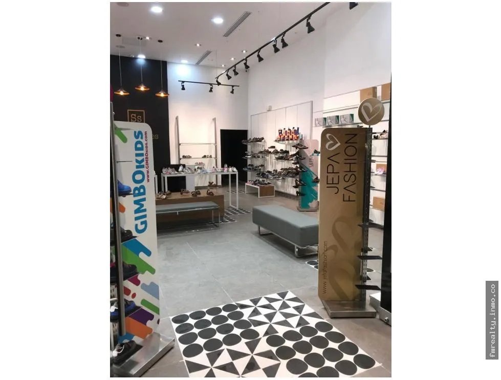 Se alquila local en westland mall
