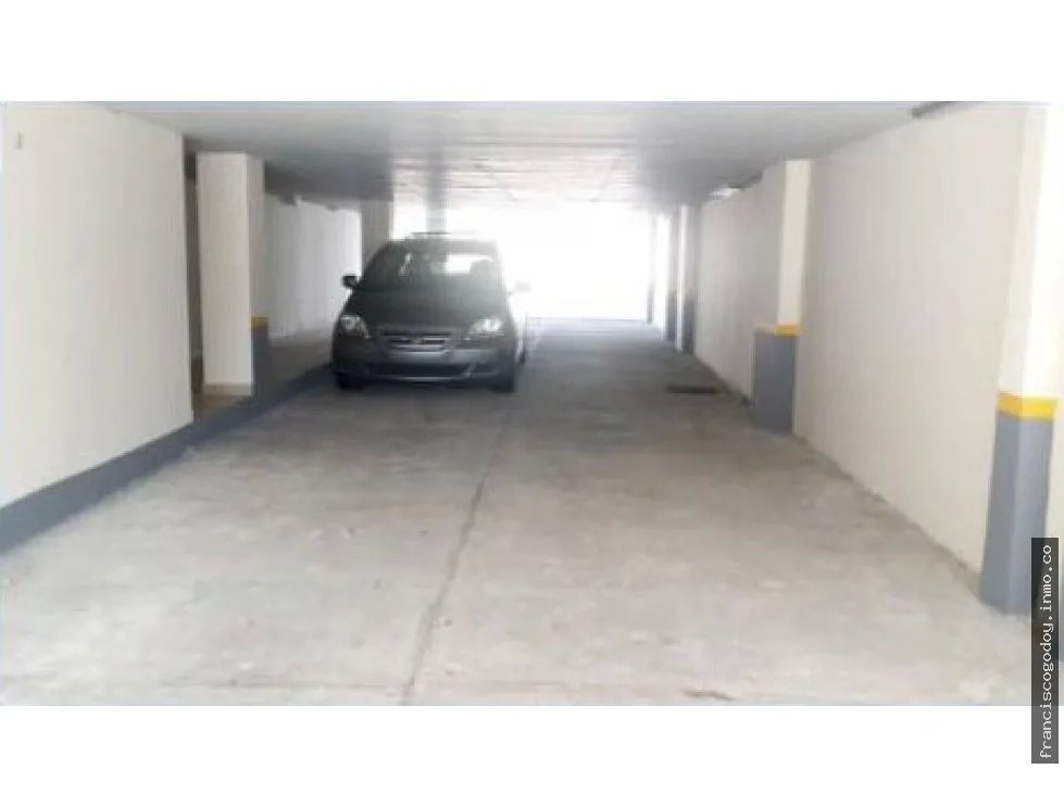 Se vende plaza comercial condado del rey