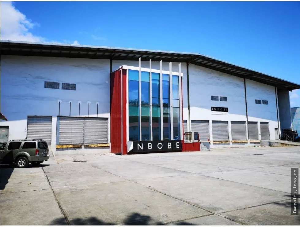Aquilo galera bodega 4600m2 en milla 8 fgb