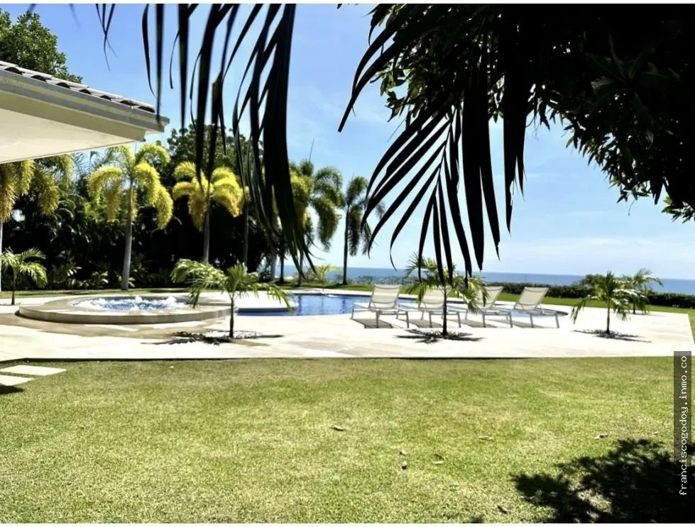 Venta de casa frente a la playa - bijao