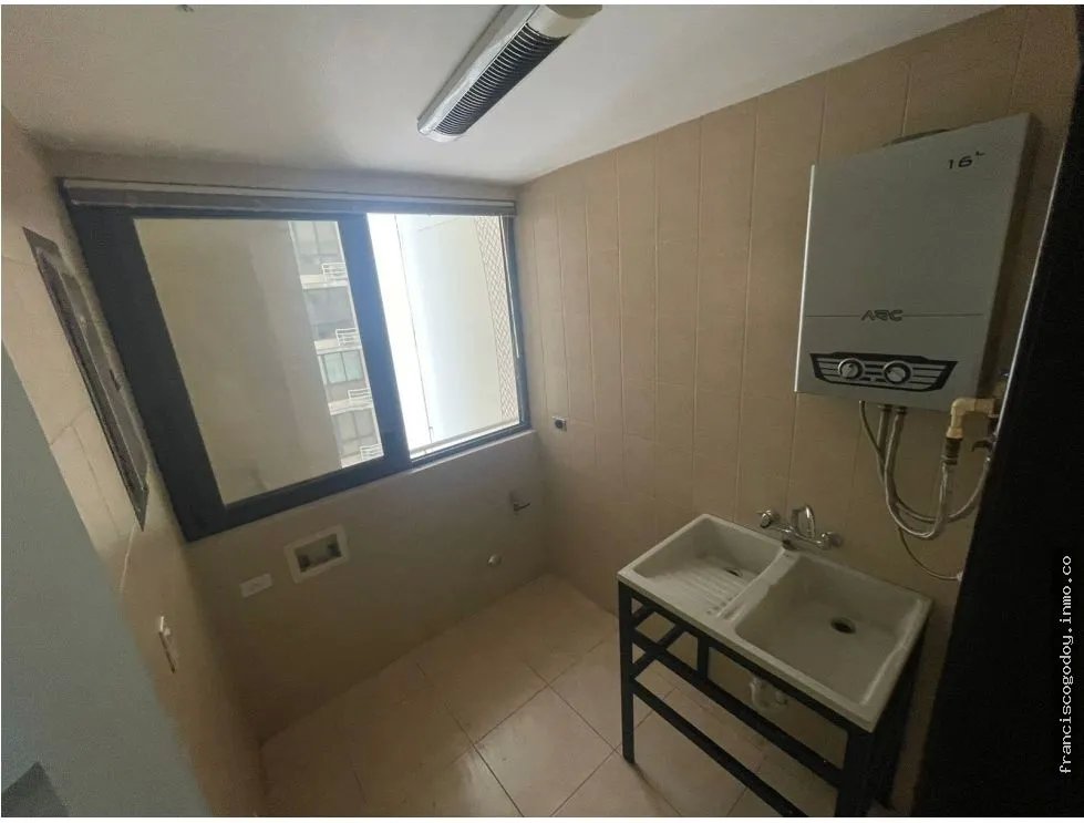 Se alquila apartamento en costa del este