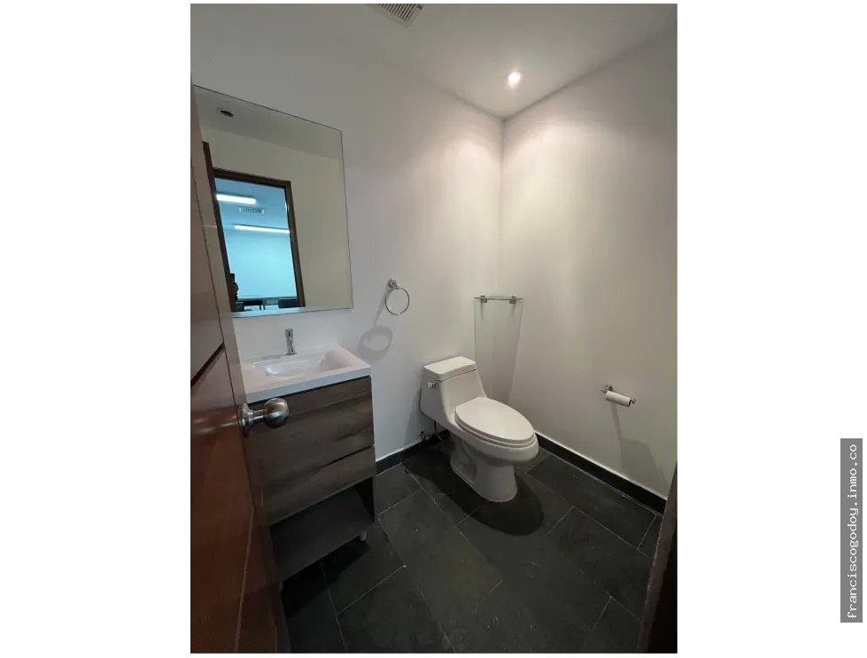 Venta de oficina en avenida samuel lewis, obarrio