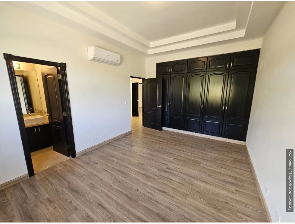 Casa en venta en urbanización antigua, costa del este