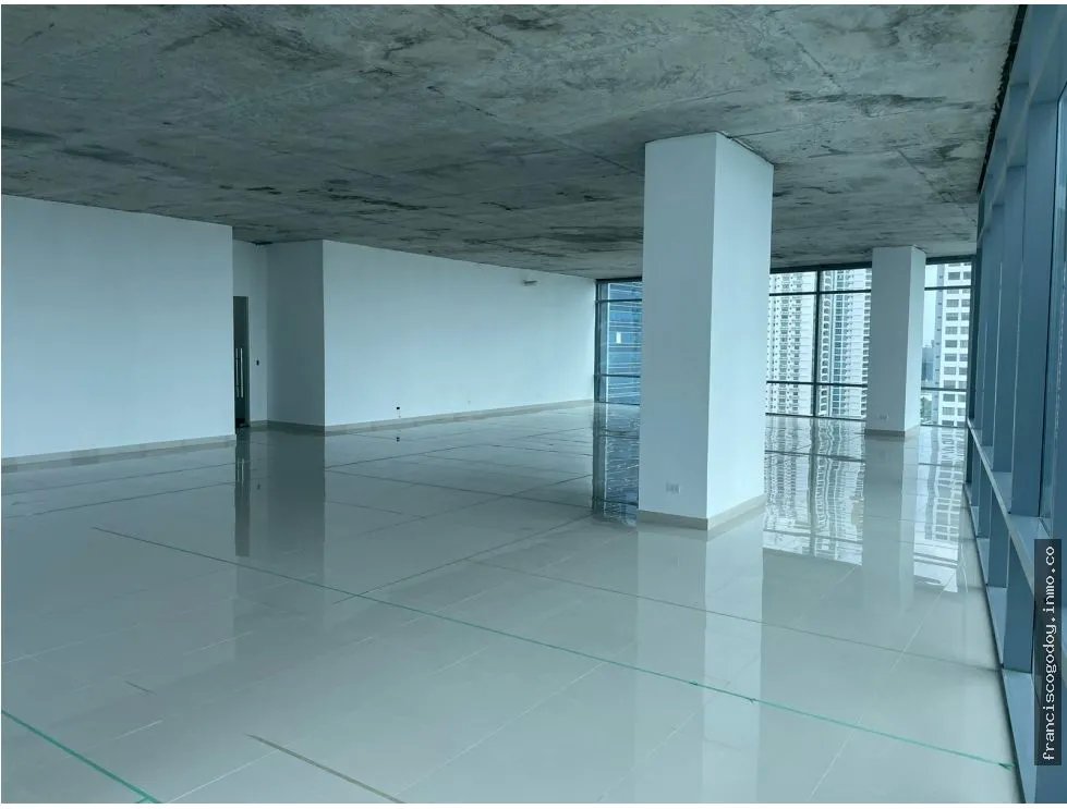 Alquiler de oficina en edificio prime time tower, costa del este.