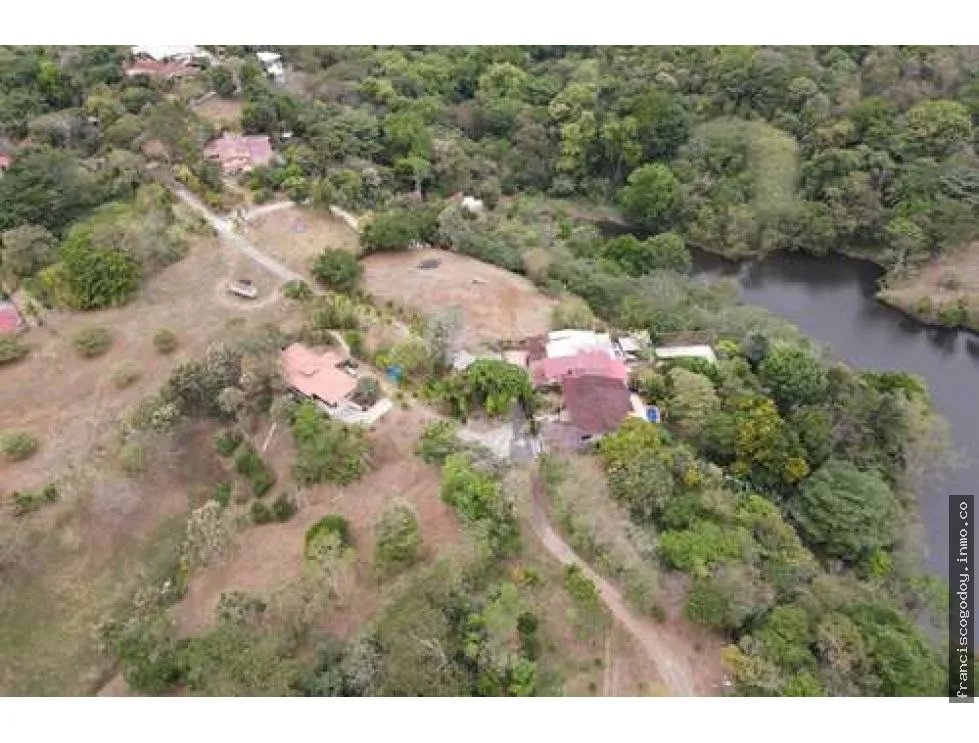 Se vende terreno en las cumbres