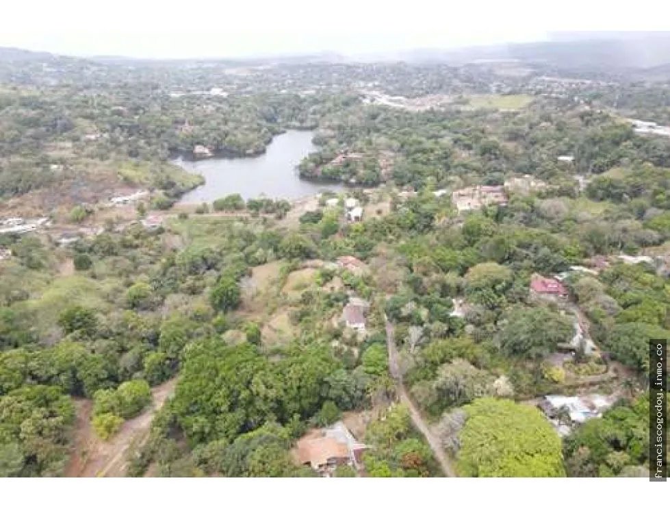 Se vende terreno en las cumbres
