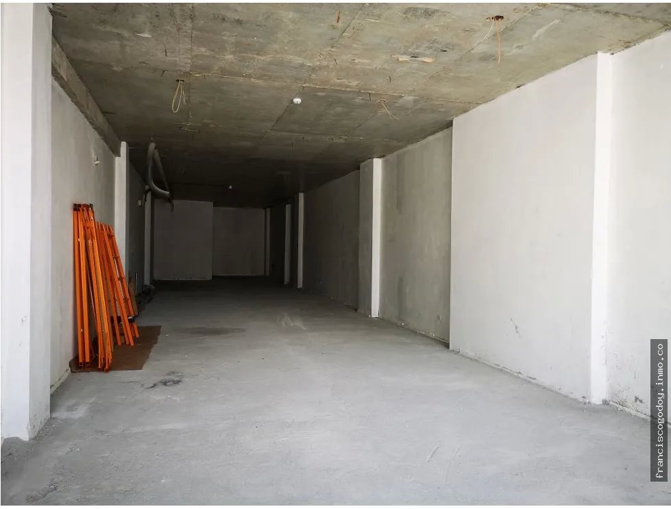 Se vende plaza comercial condado del rey
