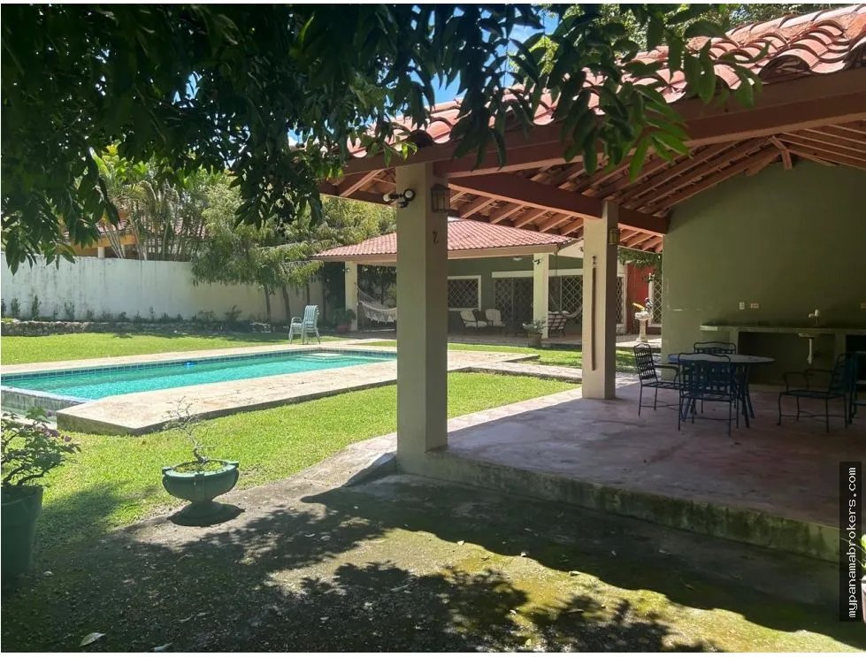 Venta de casa en el club de golf de coronado, chame