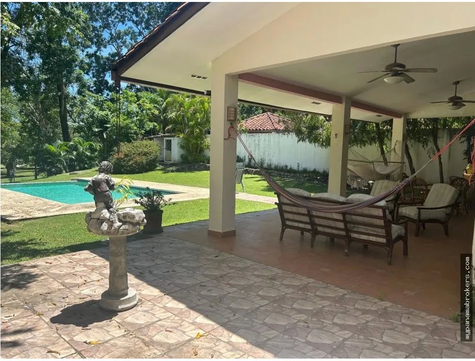 Venta de casa en el club de golf de coronado, chame