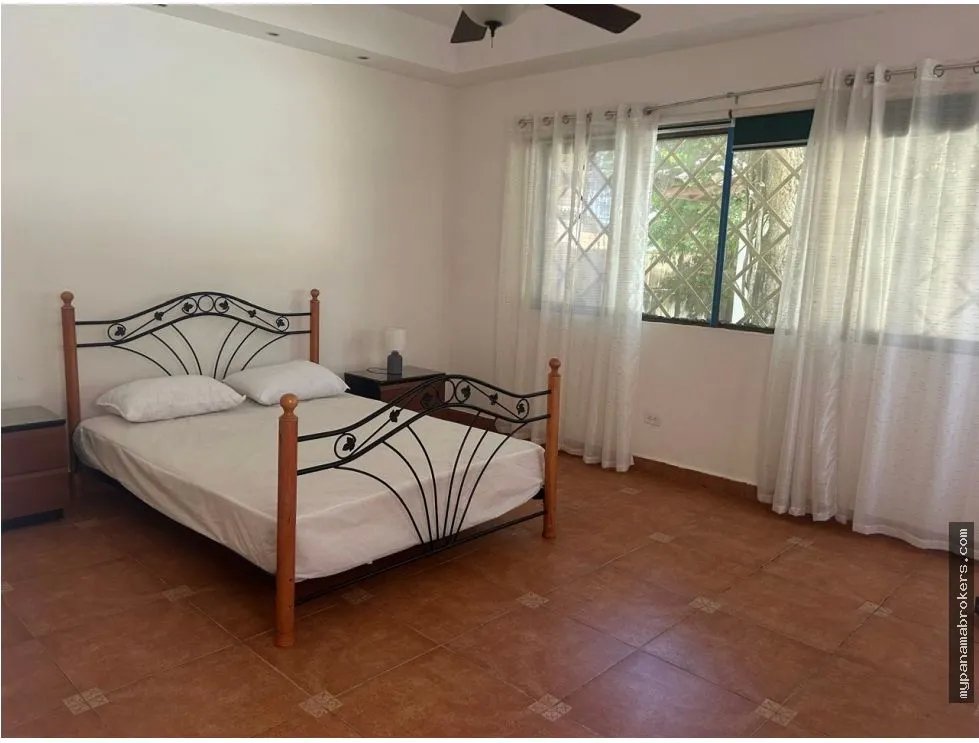Venta de casa en el club de golf de coronado, chame