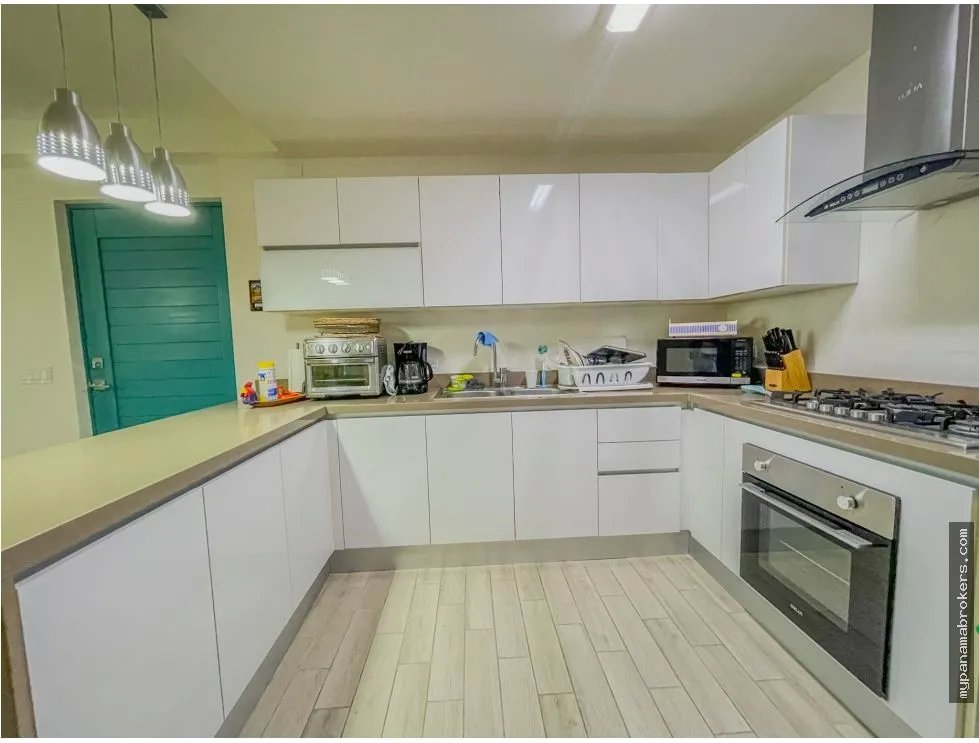 Se vende apartamento en ph playa caracol, punta chame