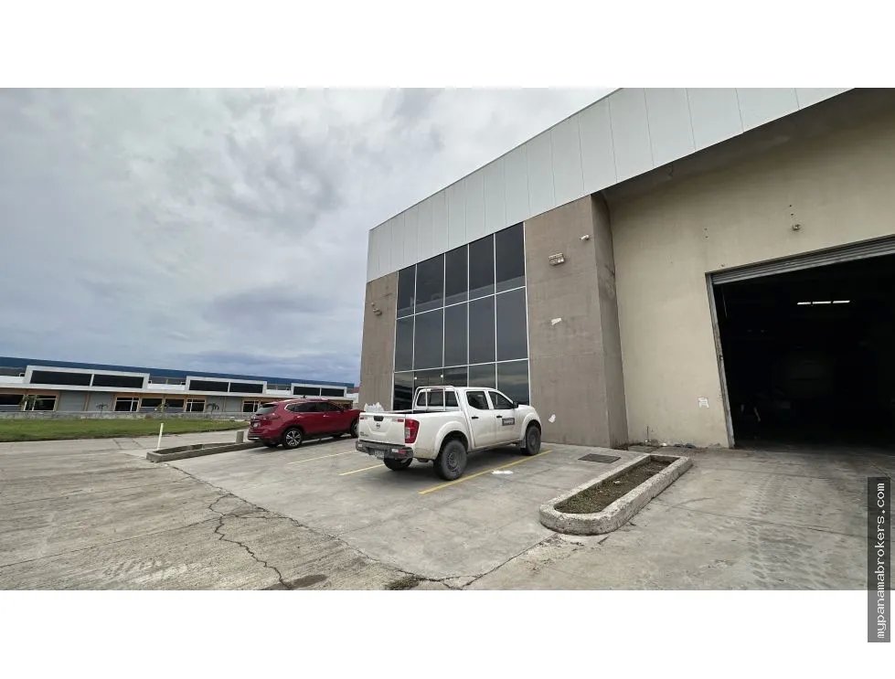 Se alquila galera en parque industrial de las américas