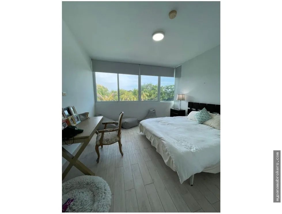 Se vende apartamento en punta barco, san carlos