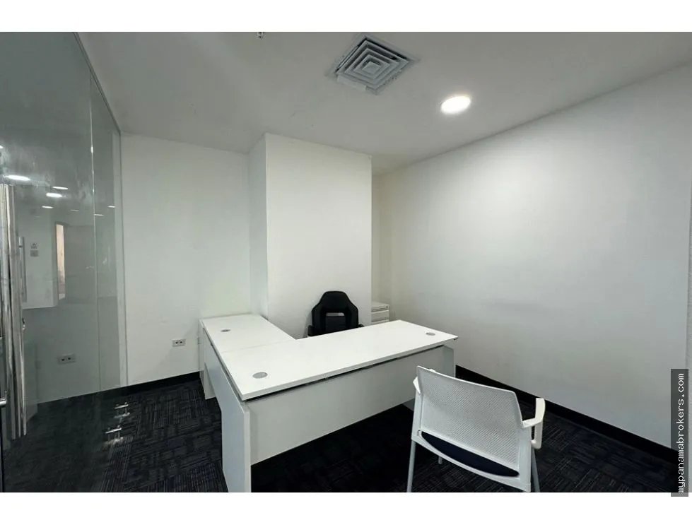 Se vende  oficina en oceania plaza, punta pacífica
