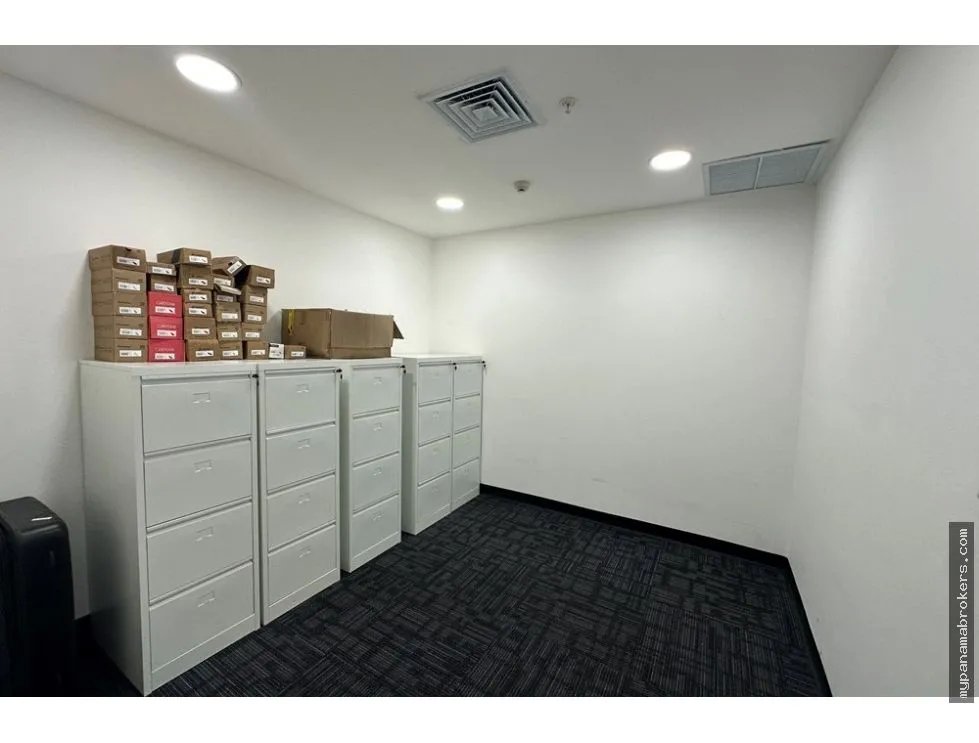 Se vende  oficina en oceania plaza, punta pacífica