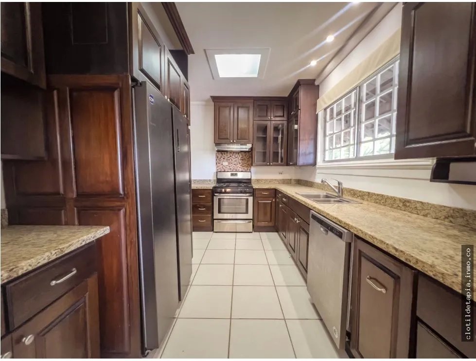 Venta de casa vacia en clayton, ancón