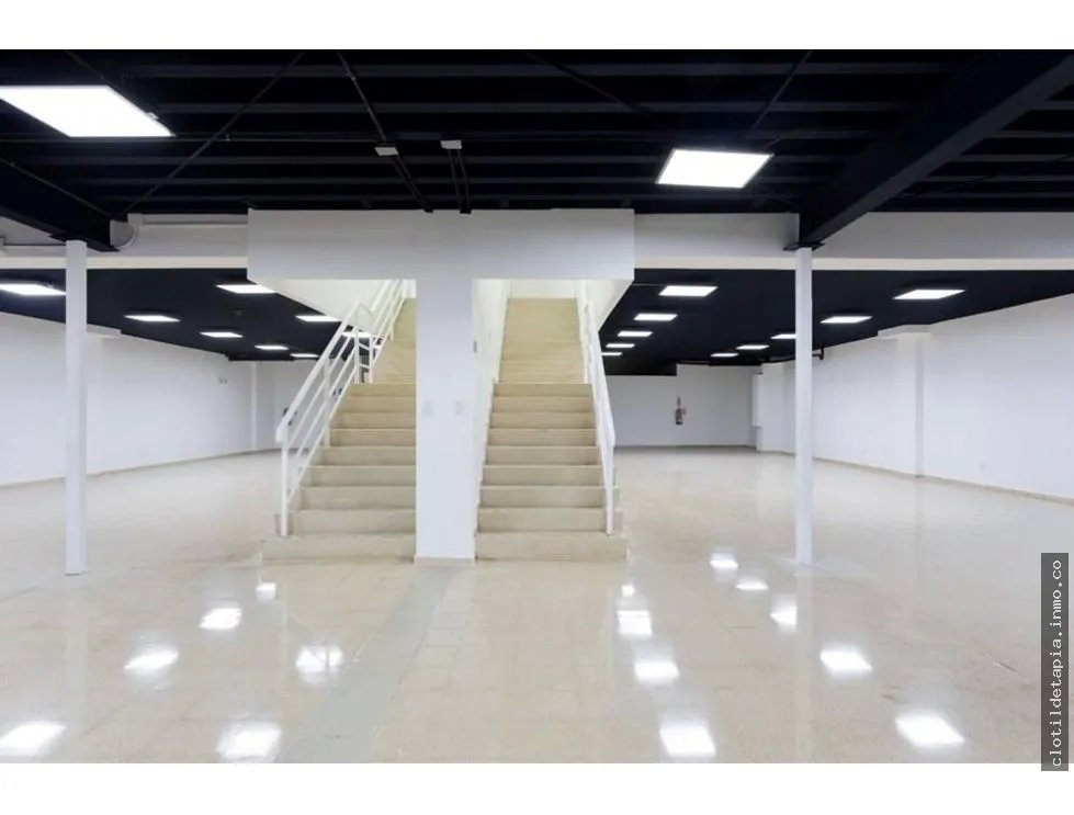 Se alquila local comercial en plaza agora en chanis, parque lefevre