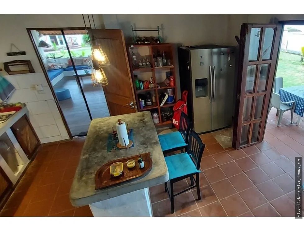 Se vende casa frente al mar, colón, viento frío